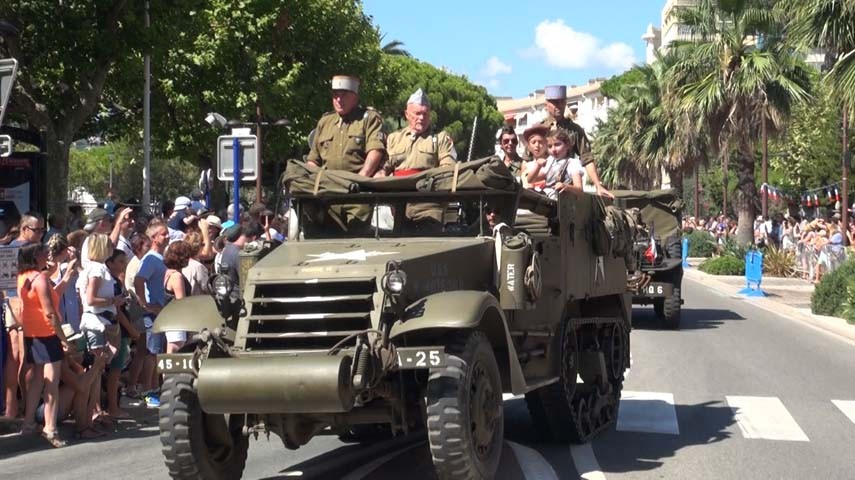 Image 5Défilé de véhicules militaire historiques pour le 74 éme anniversaire du débarquement des troupes alliées en provence.