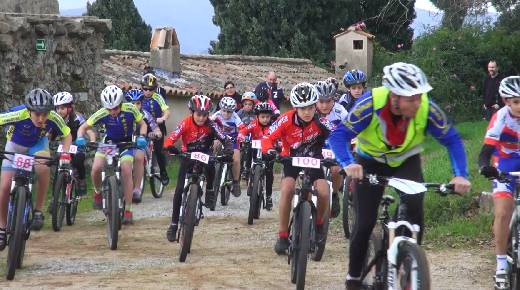 LES RUELLES DE GRIMAUD 2014 LA COURSE DES 